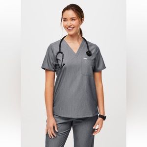 Figs Scrub Top Catarina™ One-Pocket in graphite